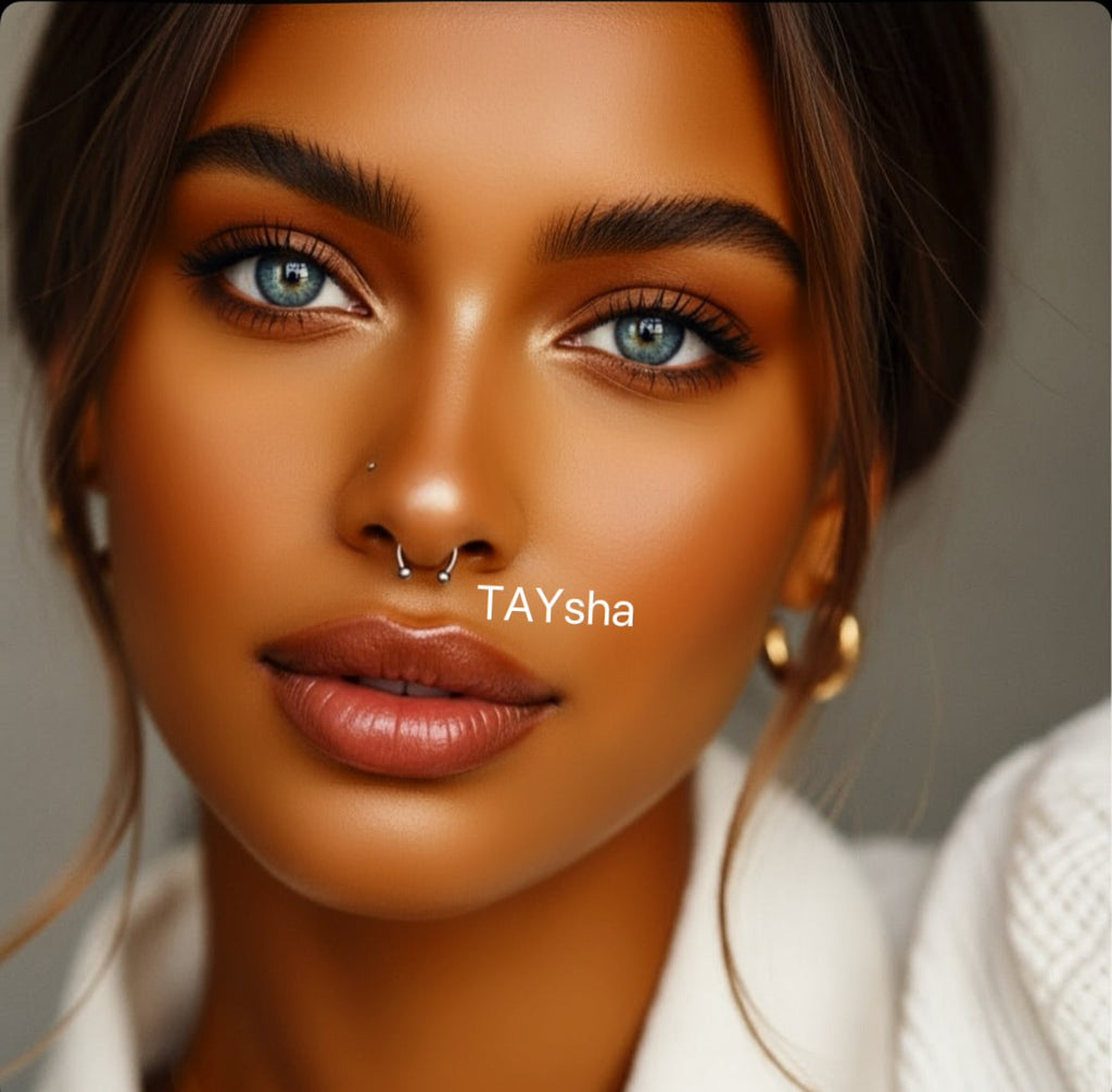 Buenos Dias BeauTAYful TAYsearchers. It’s Wealthcare Wednesday. What Are You Investing In? Bodega Cat Lip Buffer  x Bodega BeauTAY Lip Plumper Are Back In Stock. Ready To Ship :) Throw It In The Bag.